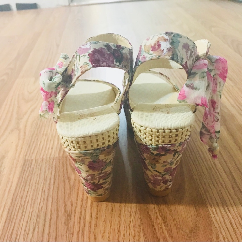 Cute floral wedges with ribbon side ties! - Picture 7 of 8